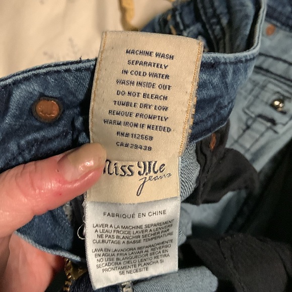 Miss Me Mid-Rise Boot Jeans size 30, inseam 32 (tag) - Picture 5 of 9